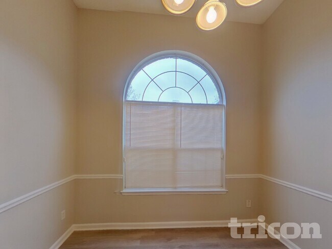 Foto del edificio - 5515 Sapphire Cir