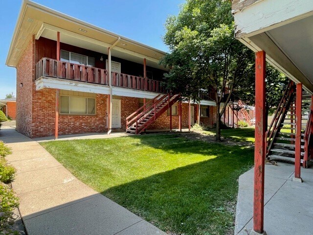 Primary Photo - 4715 Gladstone St