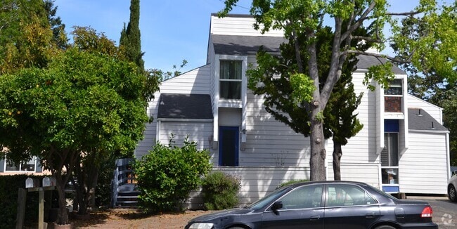 Building Photo - 1142 Leff St