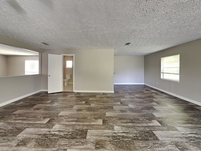 Foto del edificio - 951 Turtle Creek Dr S