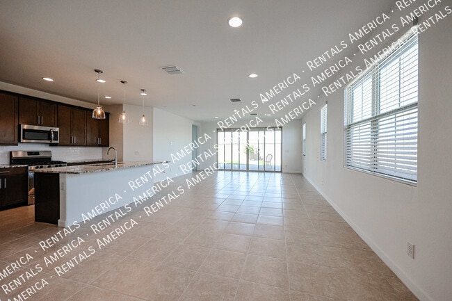 Building Photo - Gorgeous Open Concept 4 Bed Floorplan in C...