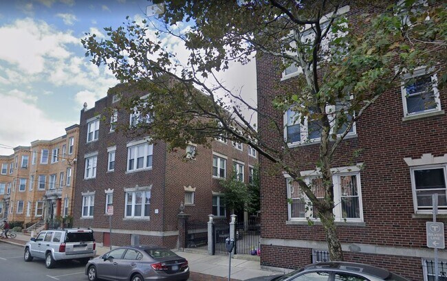 Building Photo - 121 Hawthorne St