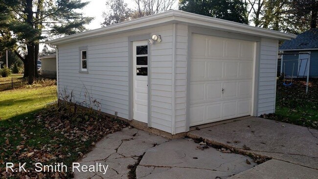 Building Photo - 2 br, 1 bath House - 1315 Mole Ave.