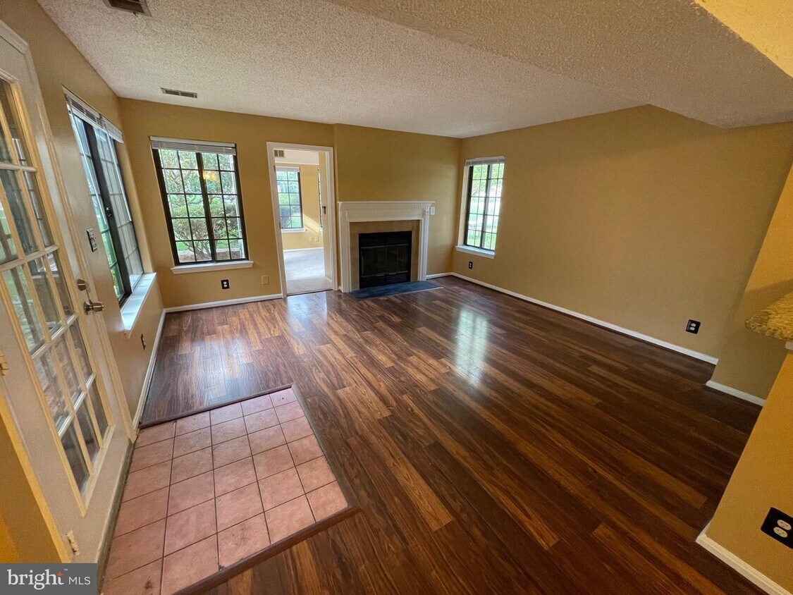 6012 Curtier Dr Unit 6012A, Franconia, VA 22310 Room for Rent in