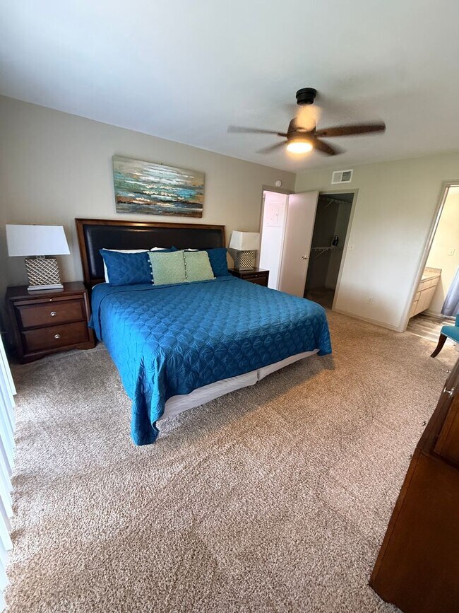 Building Photo - 2490 Sweetwater Club Cir
