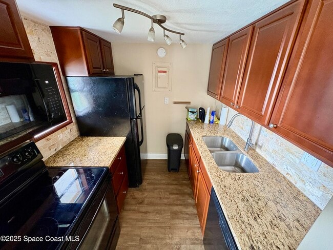 Foto del edificio - 801 S Brevard Ave