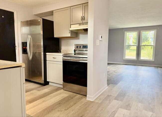 Foto del edificio - 1381 Firethorne Dr