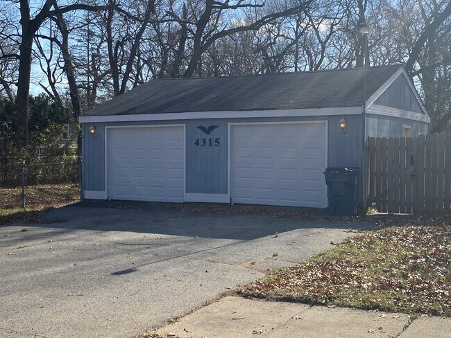 Building Photo - 4315 W 41st Ave