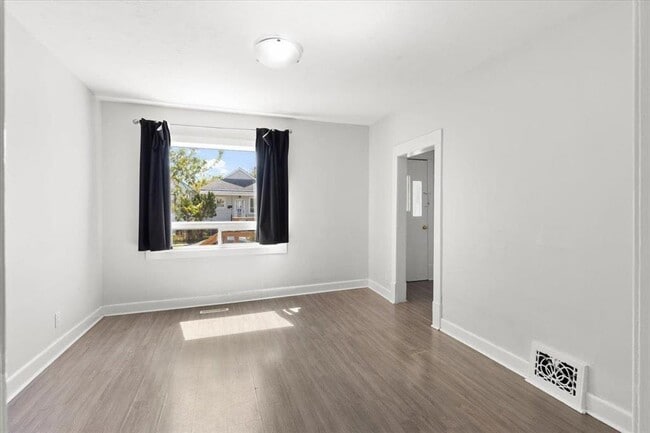 Building Photo - 1565 Ross Ave