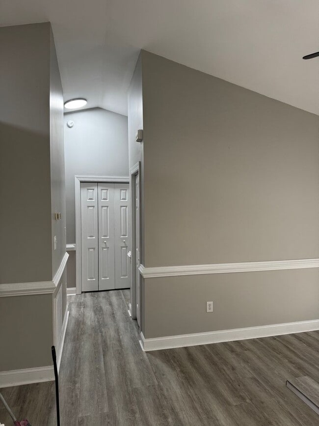 Foto del edificio - REDBUD TOWNHOUSES