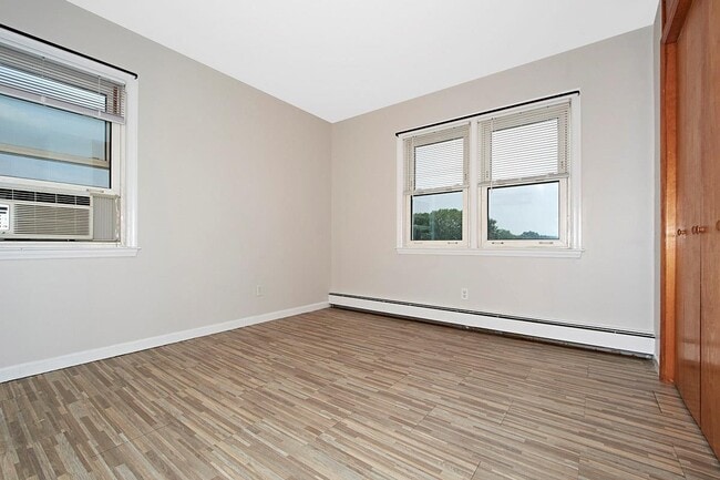Building Photo - 28 Beechwood Ave