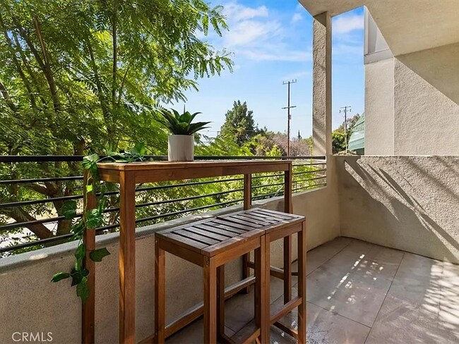 Foto del edificio - 8404 Woodley Pl