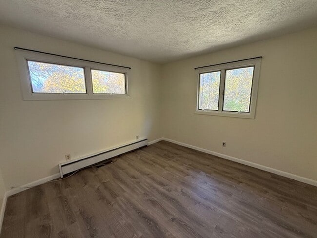 Foto del edificio - Country Living with a Recently Remodeled 2...