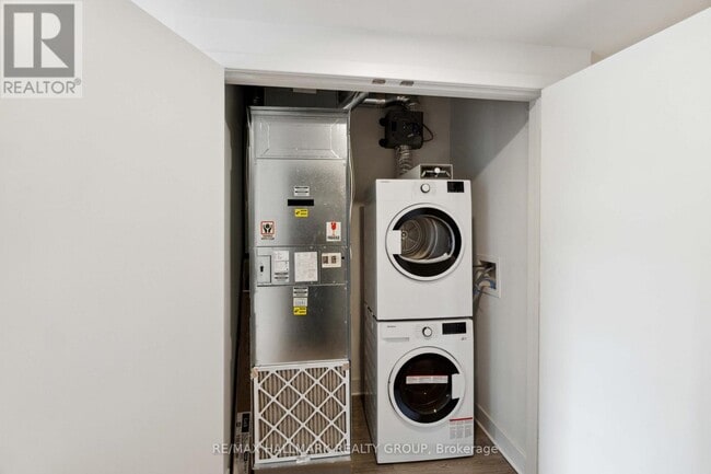 Building Photo - 180 George St