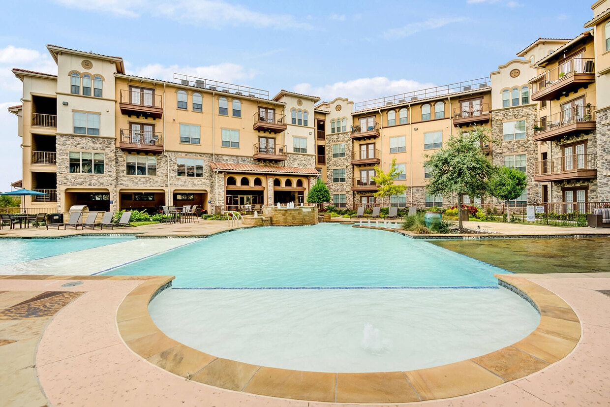 Villaggio Apartments in Mansfield, TX