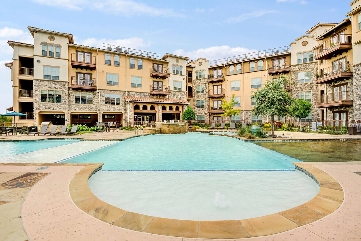 Villaggio Apartments in Mansfield, TX