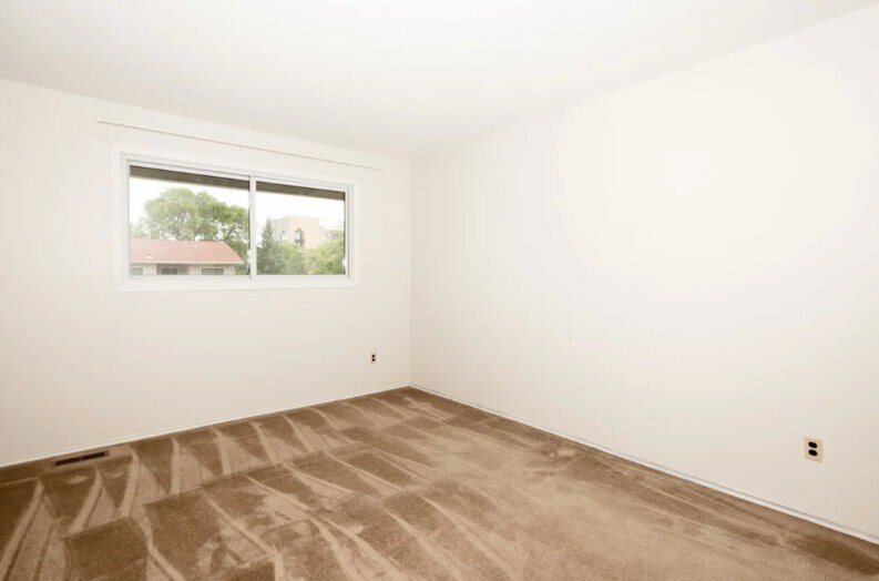 Building Photo - 2-75 Oak Park Walk