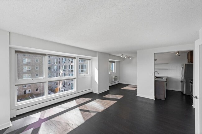 Building Photo - 433 S 7th St