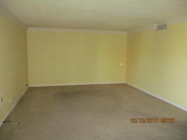 Foto del edificio - 3501 Victory Ave