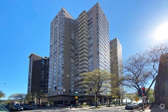 Building Photo - 6301 N Sheridan Rd