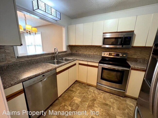 Building Photo - 2 br, 2.5 bath House - 1244 N. Forest Dr.
