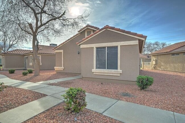 READY TO VIEW NOW! Recently Renovated 2bed/2bath Townhouse in Peoria! - READY TO VIEW NOW! Recently Renovated 2bed/2bath Townhouse in Peoria!