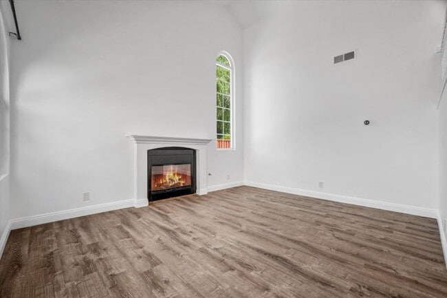 Building Photo - 331 Ogle St