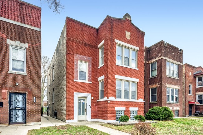 Building Photo - 111 W 74th St