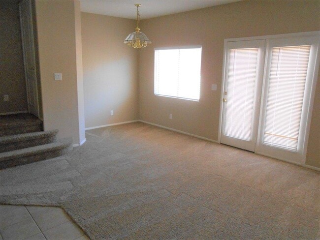 Building Photo - Beautiful Spacious Townhome in Gated Community