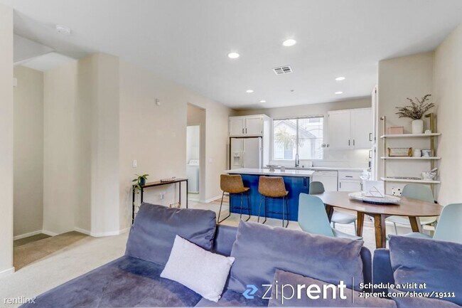 Building Photo - 2 br, 2.5 bath Townhome - 1584 Sumac Place...