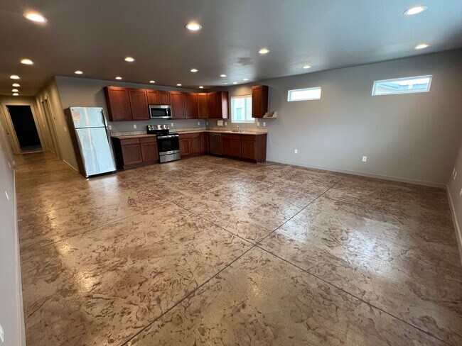 Building Photo - 511 F St NE