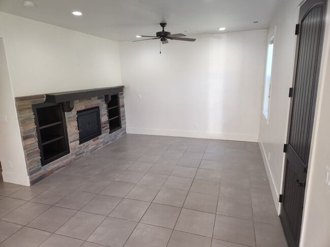 Building Photo - 13587 Hillclimb Ln