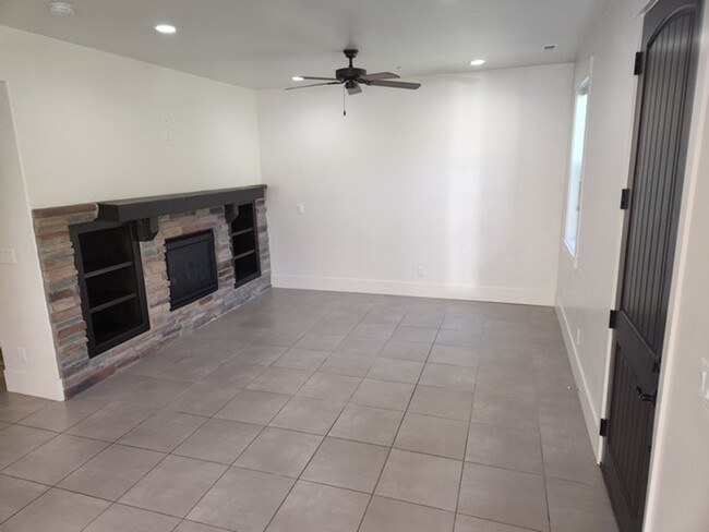 Foto del edificio - Convenient Park's Edge Townhouse