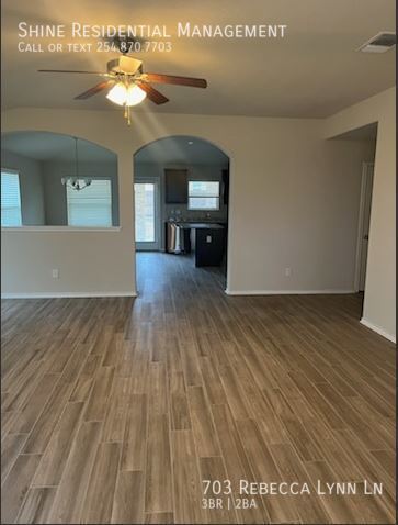 Foto del edificio - 703 Rebecca Lynn Ln