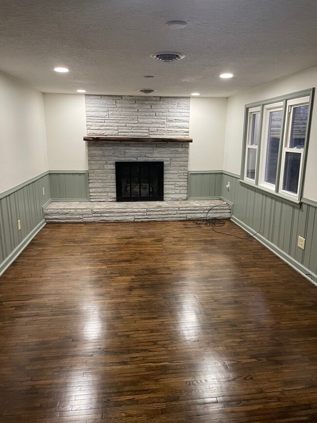 Living area - 213 Woodland Cir