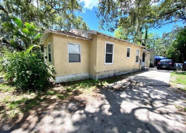 Foto del edificio - 2237 Auburn S, Unit A; St Petersburg, FL 3...