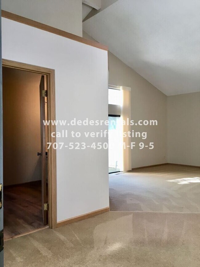 Foto del edificio - 4756 Shade Tree Ln