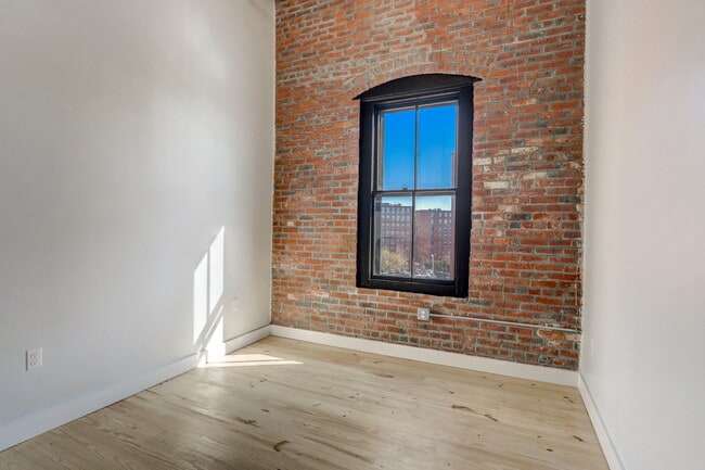 Building Photo - 45-51-51 Wingate St