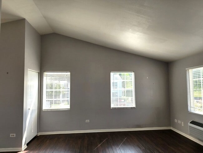 Foto del edificio - 2023 Silverstone Dr