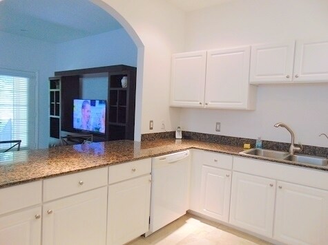 Building Photo - Short Term Furnished 2 story Townhome in S...