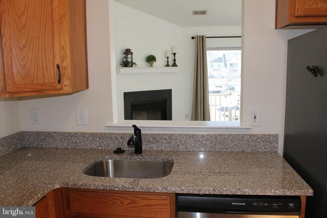 Building Photo - 908 Eaton Ct