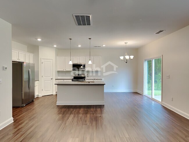 Foto del edificio - 3529 Jefferson Cor Ln