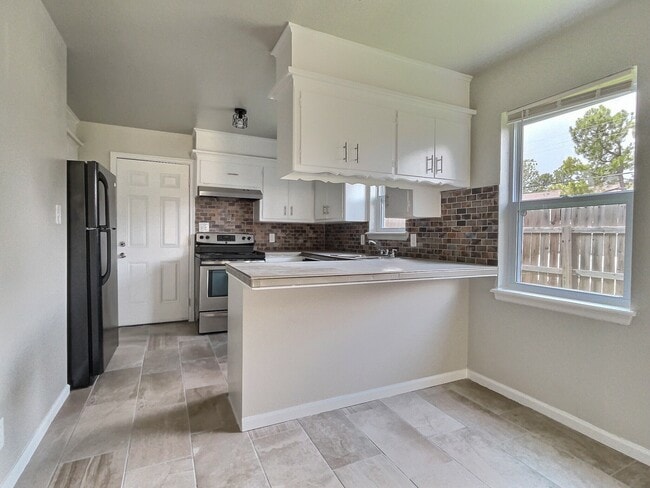 Building Photo - 6116 S Madison Plz