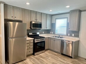 Building Photo - 300 Forrest Ave