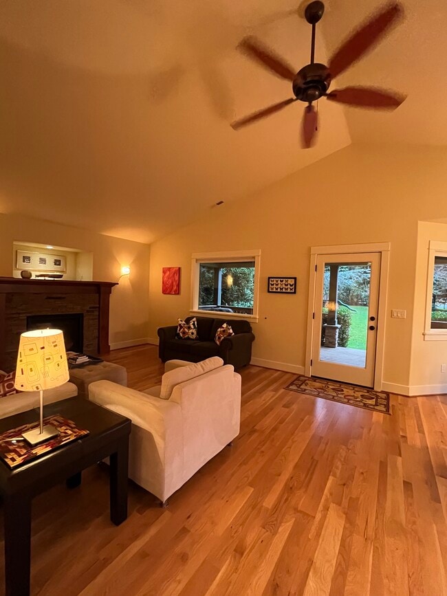 Cozy living room - 15300 NW Fair Acres Dr