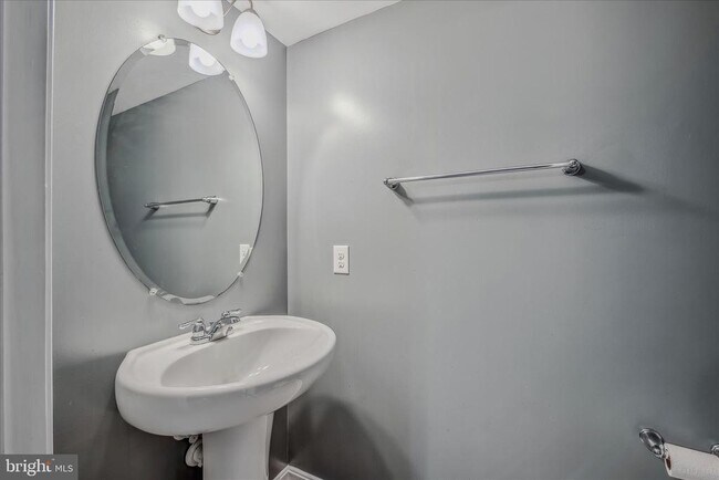 Foto del edificio - 243 Drexel Ct