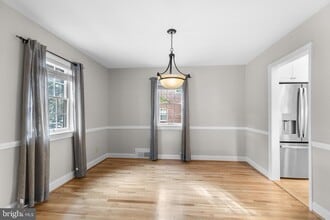 Building Photo - 2104 N Jefferson St