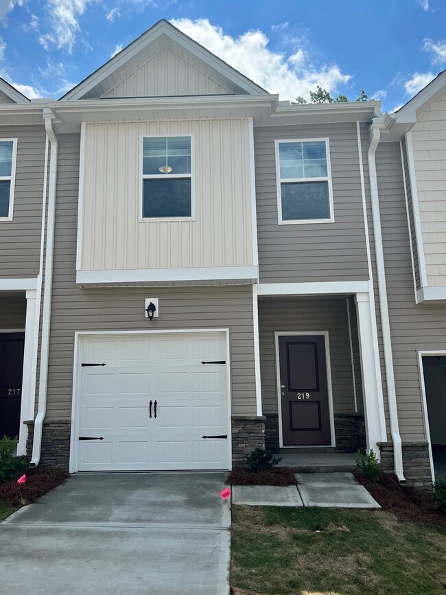 Front - 219 Norse Creek Dr