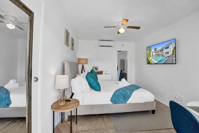 Building Photo - 335 Desoto St