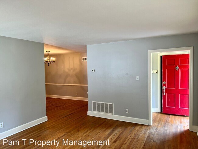 Building Photo - 3 br, 1 bath House - 1532 E 53rd Street